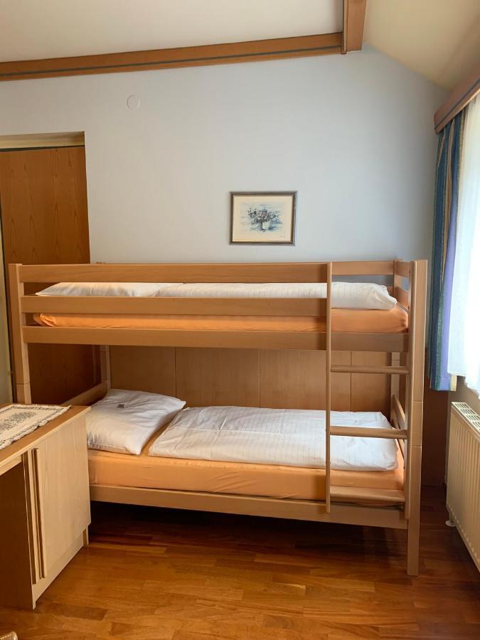 Hotel Zur Post Гумпольдскирхен Экстерьер фото